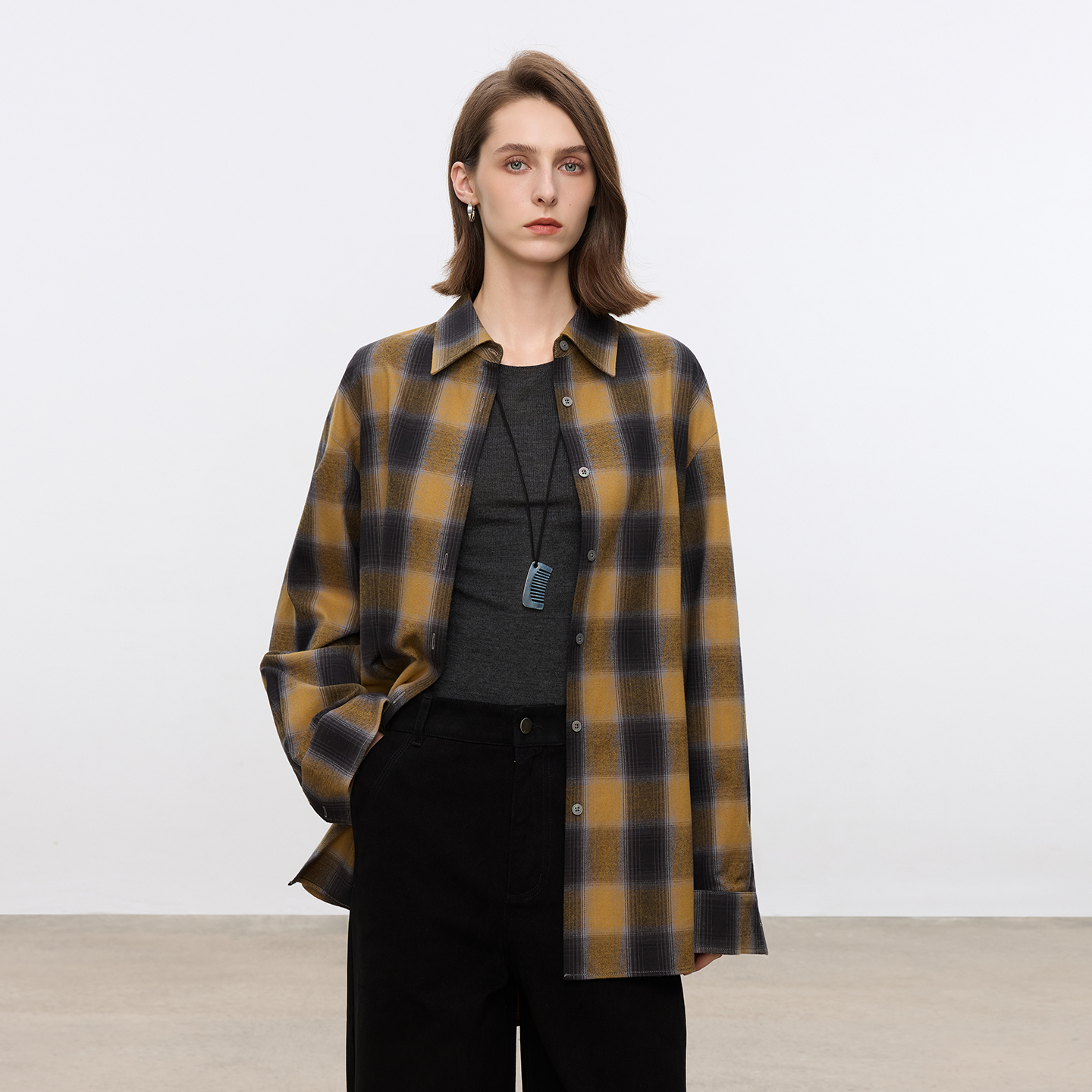 Retro-inspired color-woven cotton flannel heavyweight checkered shirt with contrasting paper-thin panels for a flattering, brightening effect - view 4