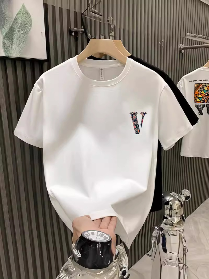 Free delivery Men's T-Shirts Fashionable short sleeved T-shirt for summer comfortable and simple commuting T-shirt