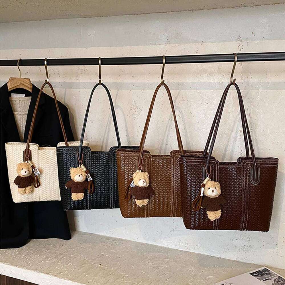 Women Vintage Woven Tote Solid Color Bear Charm Large Capacity PU Water Resistant Zipper Closure Daily Commute Bag Y260204