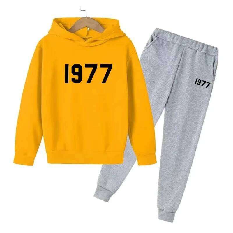 Fashion Casual 1977 Boys Girls 2 Piece Sets Tracksuit Kids Hooded Sports Suit Children Hoodies Sweatshirt Top+Pants Streetwear X260205