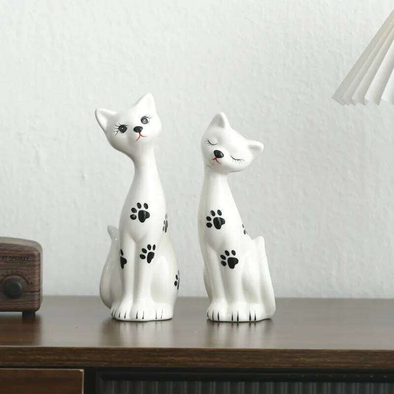 Creative Ceramic Cute Couple Cats Ornament, Home Decor for Living Room TV Wine Cabinet, and Bedroom S260204