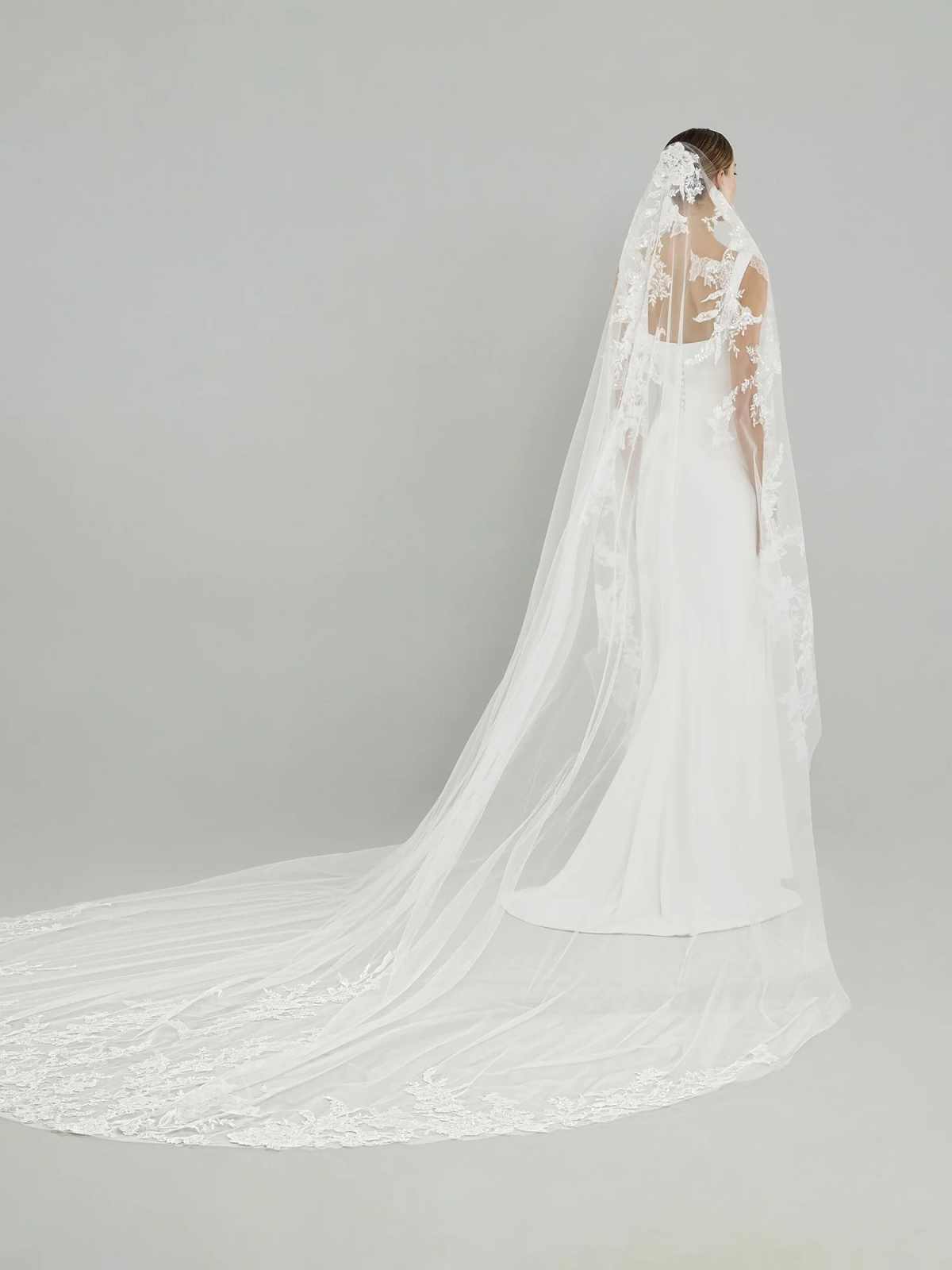 Gorgeous Lace Appliques Edge Bridal Veils 3M athedral Length Veils One Layer With Comb Customized Wedding Accessories
