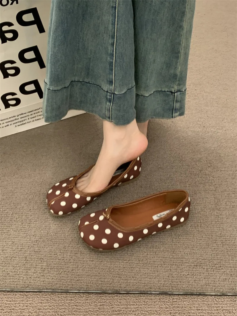 2026 Women Tabi Ninja Shoes Fashion Woman Microfiber Leather Comfy Flats Split Toe Slippers Soft Bottom Loafers Moccasins 260204