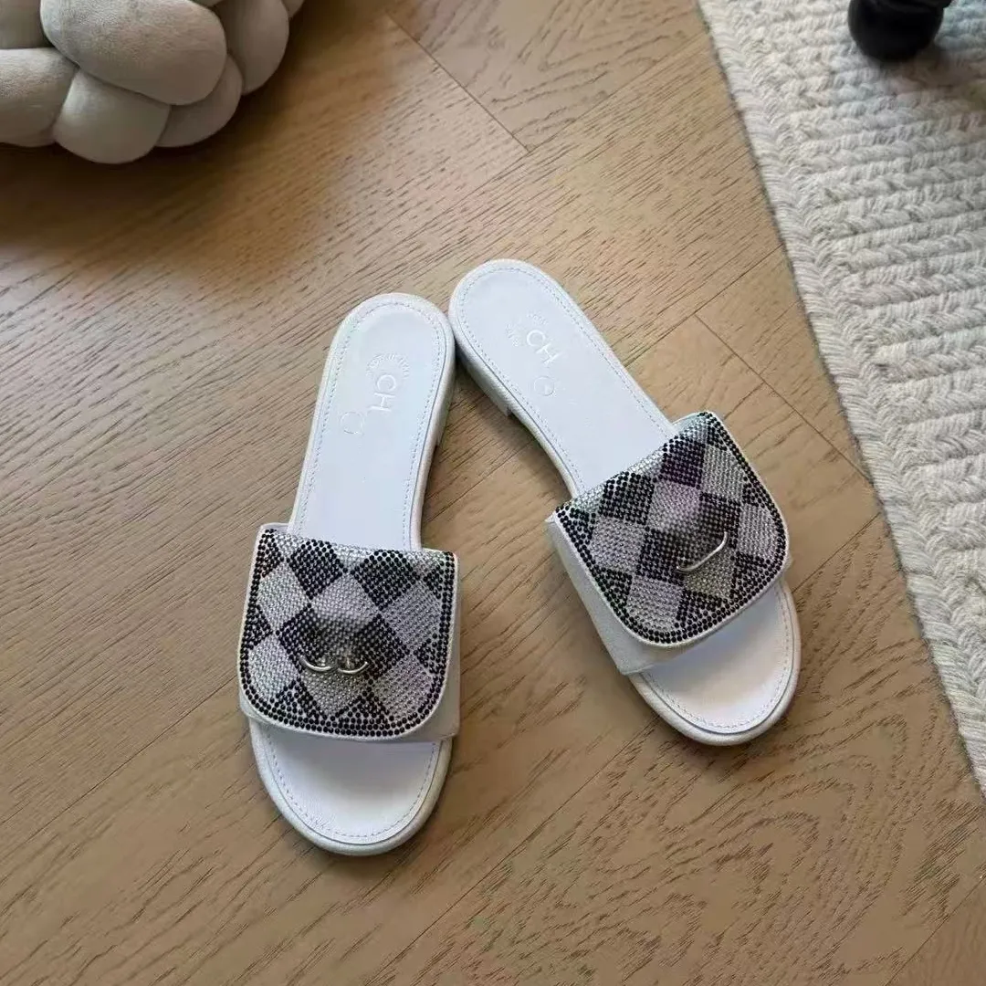 2026SS Designer shoes Paris New model women's beach slip-on anti-slip sandals of high quality luxury and flat sandals with CC book packaging leather Sandals