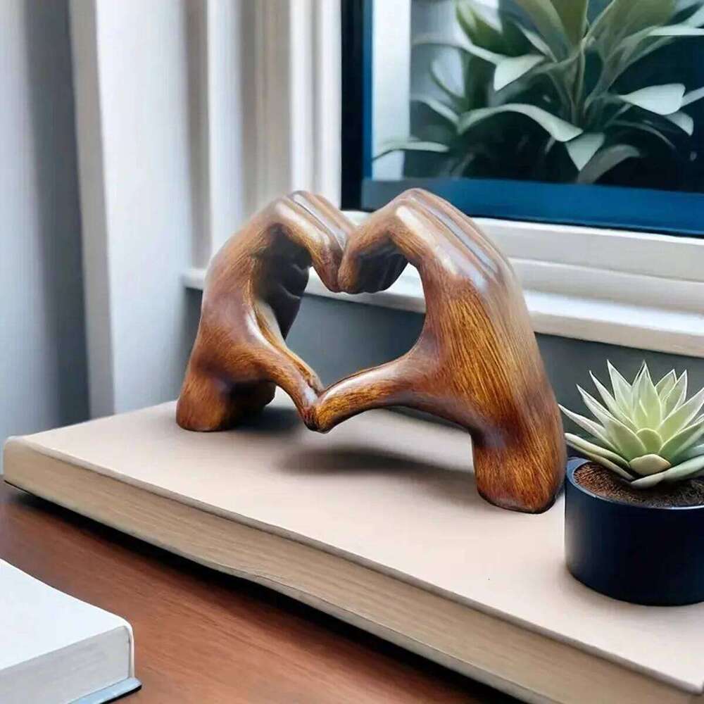 Love Hand Ornament Resin Heart-shaped Both Hands Desktop Office Decoration Arts And Crafts Originality Lovers Gift S260204