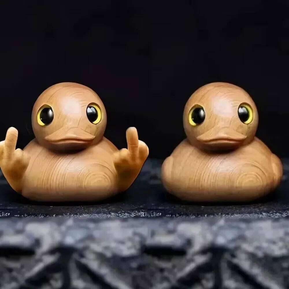 Wooden Cute 1Pc Little Yellow Duck Handheld Ornament Solid Wood Carving Home Office Cartoon Desktop Small & Decoration
