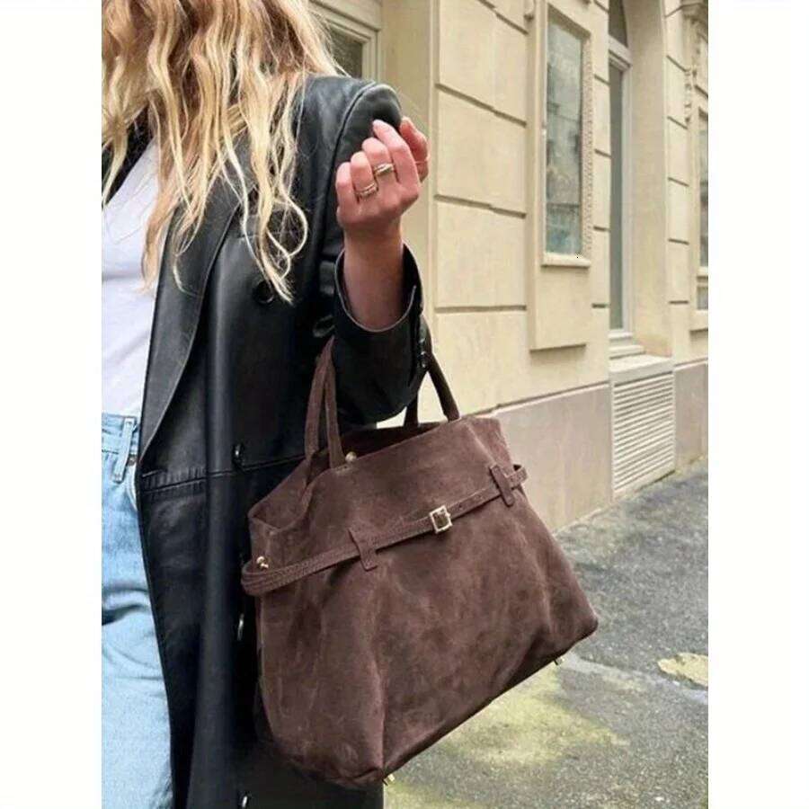 Public design 2025 autumn and winter new matte suede belt buckle portable tote lazy wind commuter women's bag Y260204