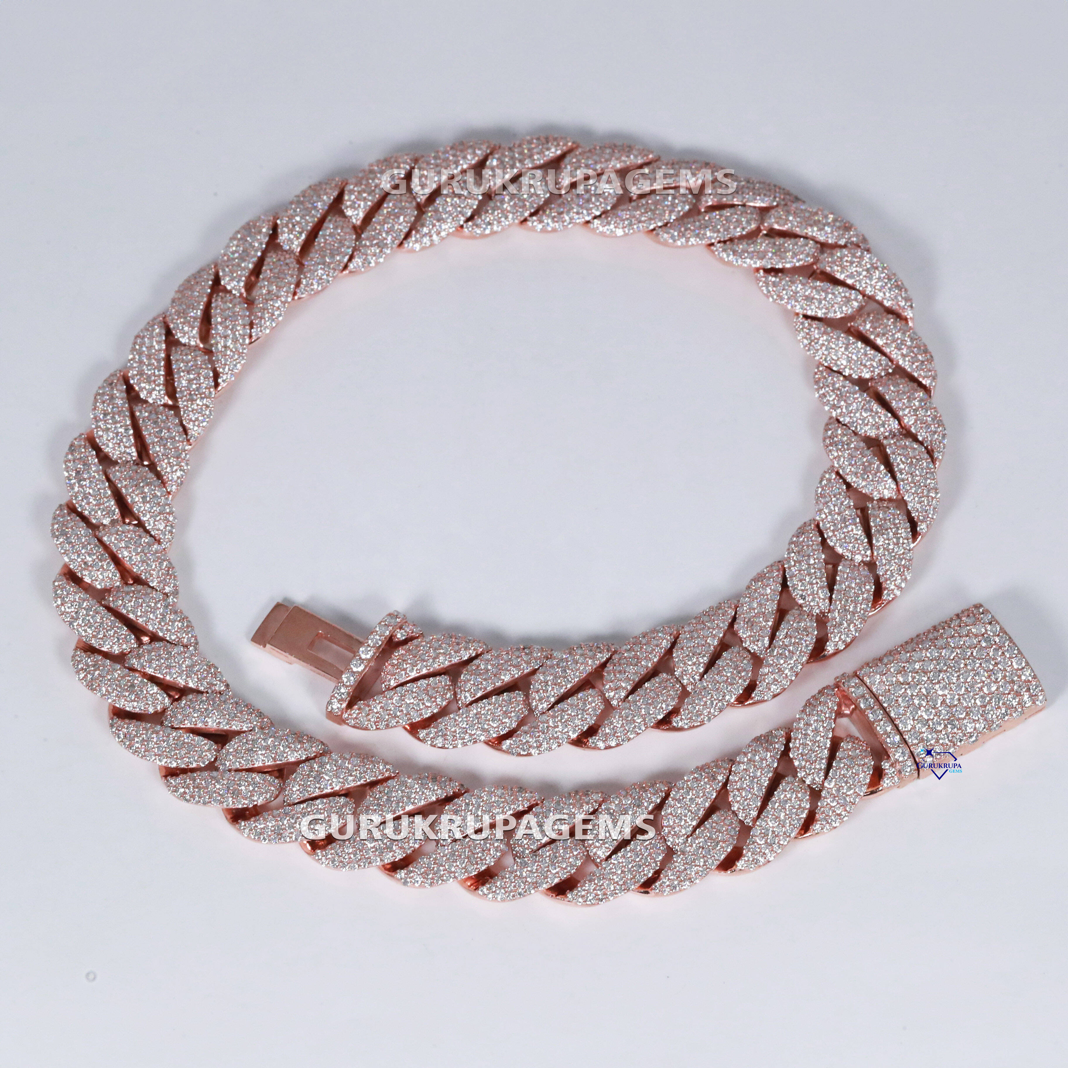 Most Selling Jewelry Dazzling Moissanite Diamond with Vvs Clarity Chain Featuring Unique Design Crafted in 925 Sterling Silver