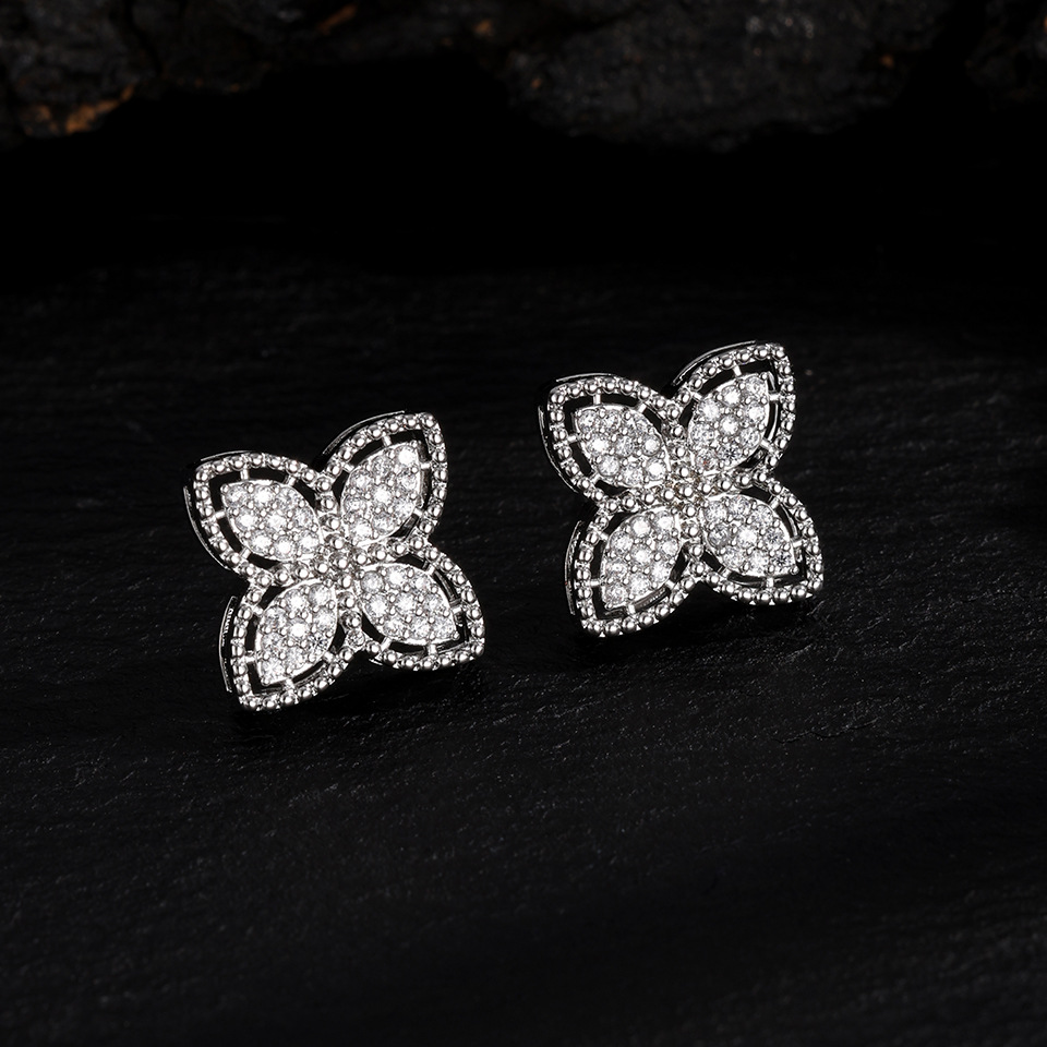 Four-Leaf Clover 18K Real Gold for Women European and American INS Light Luxury Simple Versatile Fresh Mini Earrings - view 3