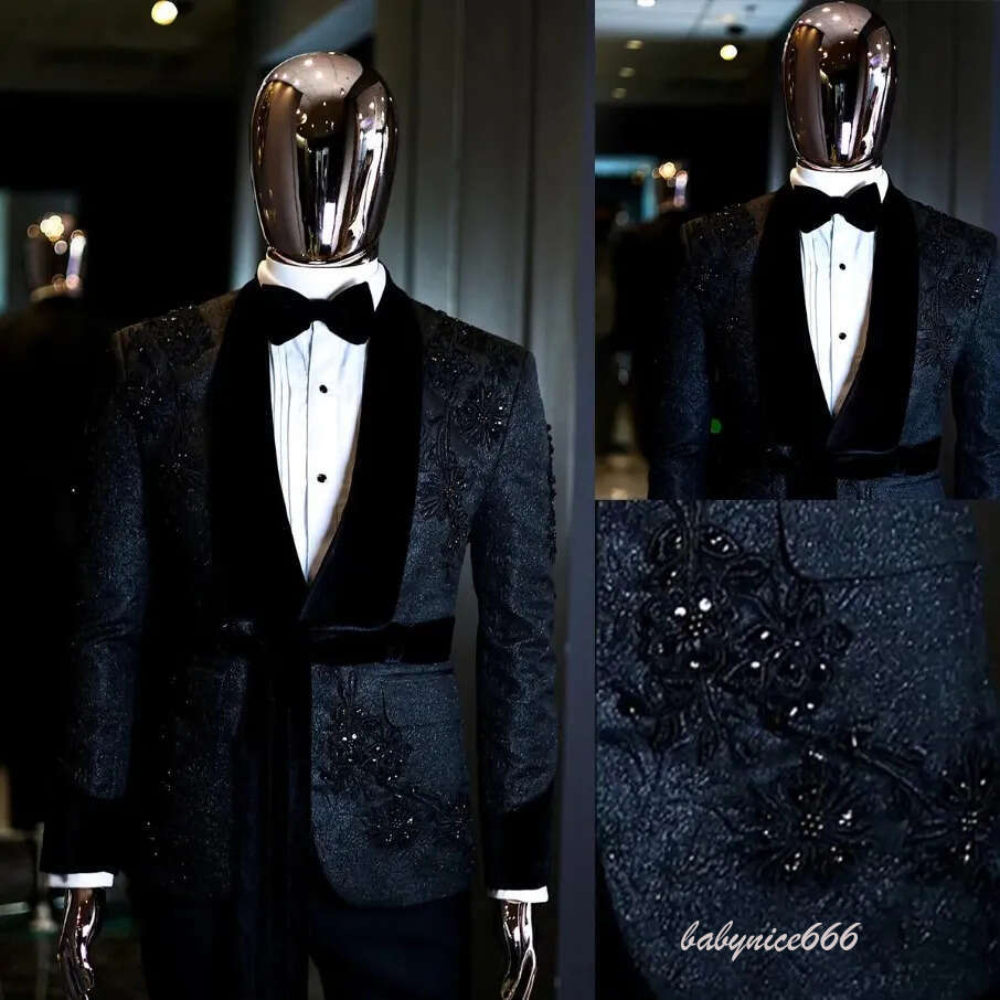 Luxury 2 Pieces Wedding Tuxedos Men Suits High Quality Shining Fabric Applique Shawl Lapel Belt Customize Coat Black Pants Fashion Casual Prom Tailore