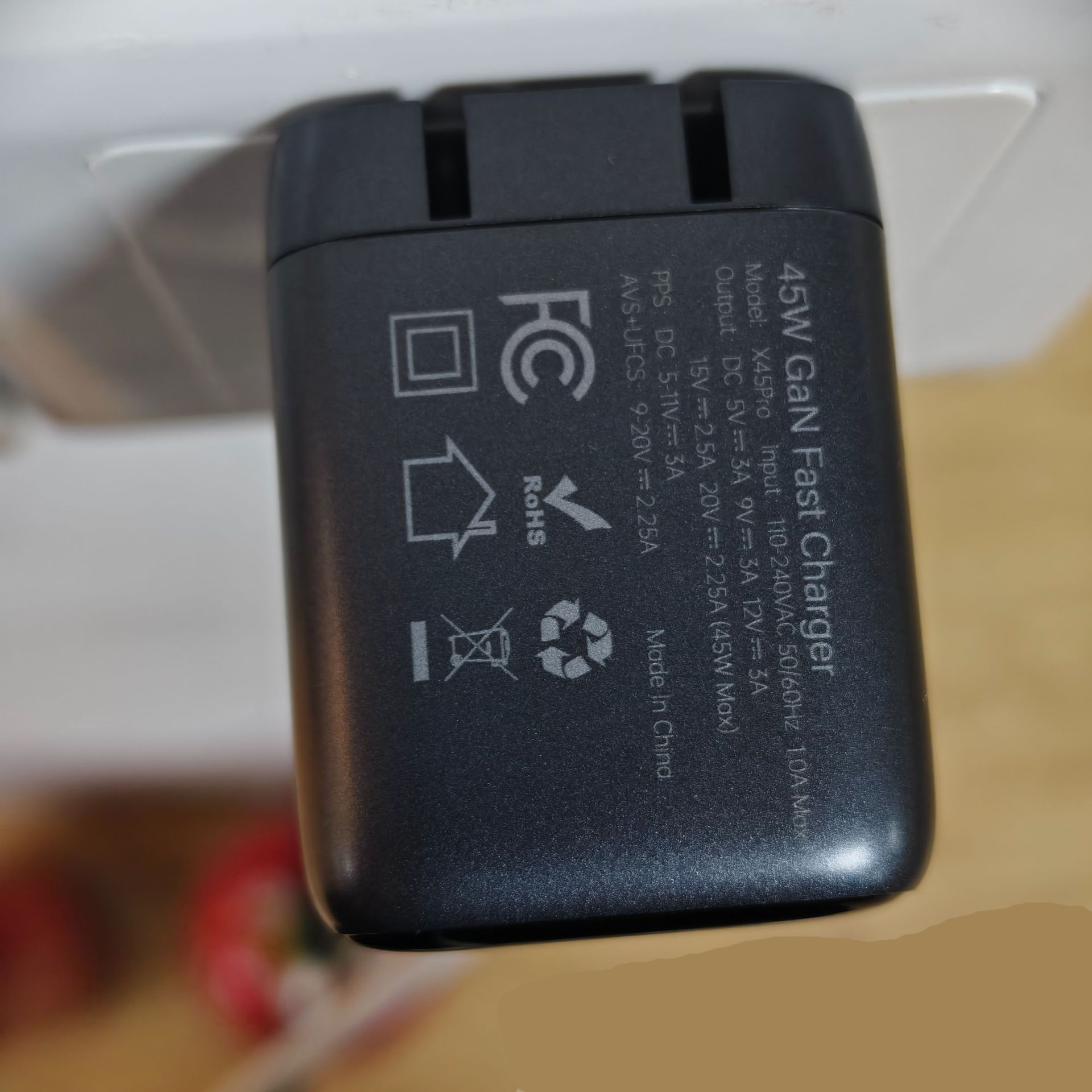 AI display screen 45W GaN Type C fast charger with US UK EU power plug for iphone/Samsung/iPad