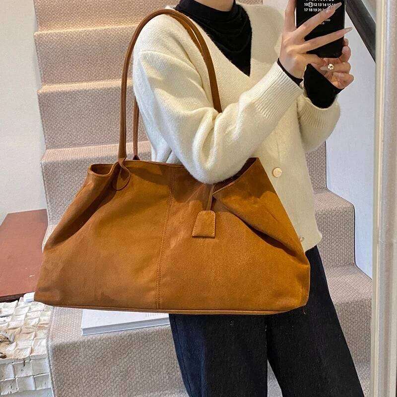 Solid Velvet Zipper Product Tote 2026 New Soft Simple Commuter Handbag Large Capacity Popular Fashion Shoulder Bag Y260204