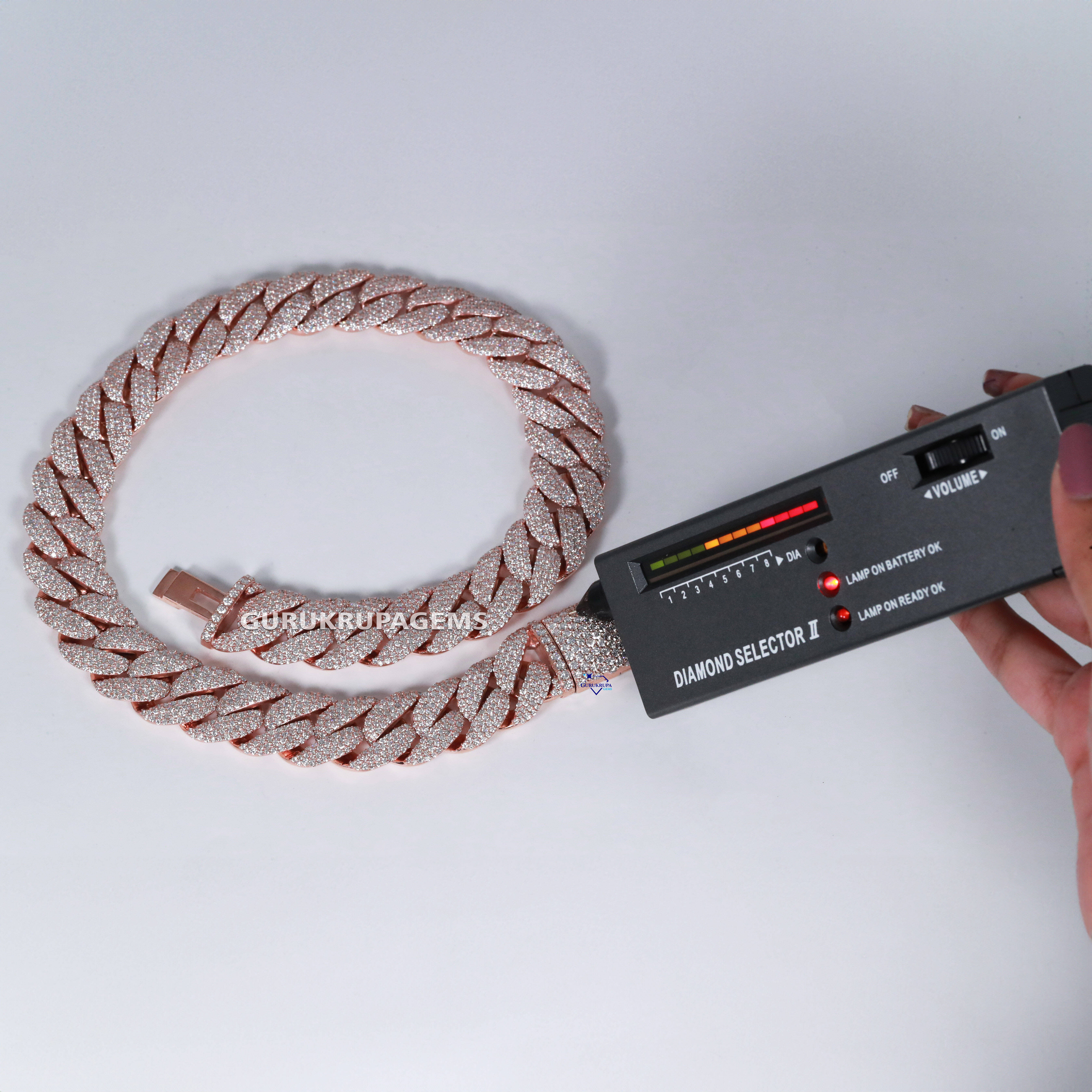 Most Selling Jewelry Dazzling Moissanite Diamond with Vvs Clarity Chain Featuring Unique Design Crafted in 925 Sterling Silver