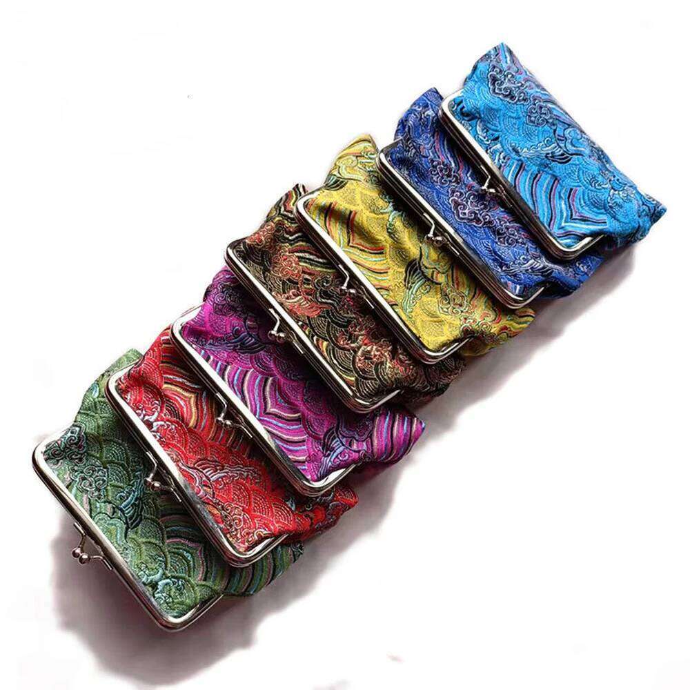 Long Coin Purse Wallet Women Vintage Embroidery Card Holders Hasp Creative Clutch Bag Wedding Gift Ladies Silk Money Pouch Z260205