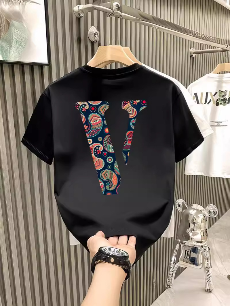Free delivery Men's T-Shirts Fashionable short sleeved T-shirt for summer comfortable and simple commuting T-shirt