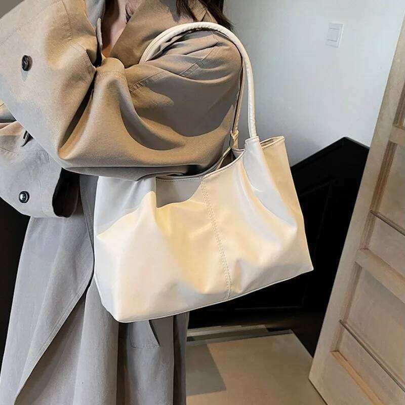 Faionable Large Capaci Tote 2024 New Sle Single oulder Women's Bag Korean Japanese Trend Casual Commuting Handbag 2025 Y260204