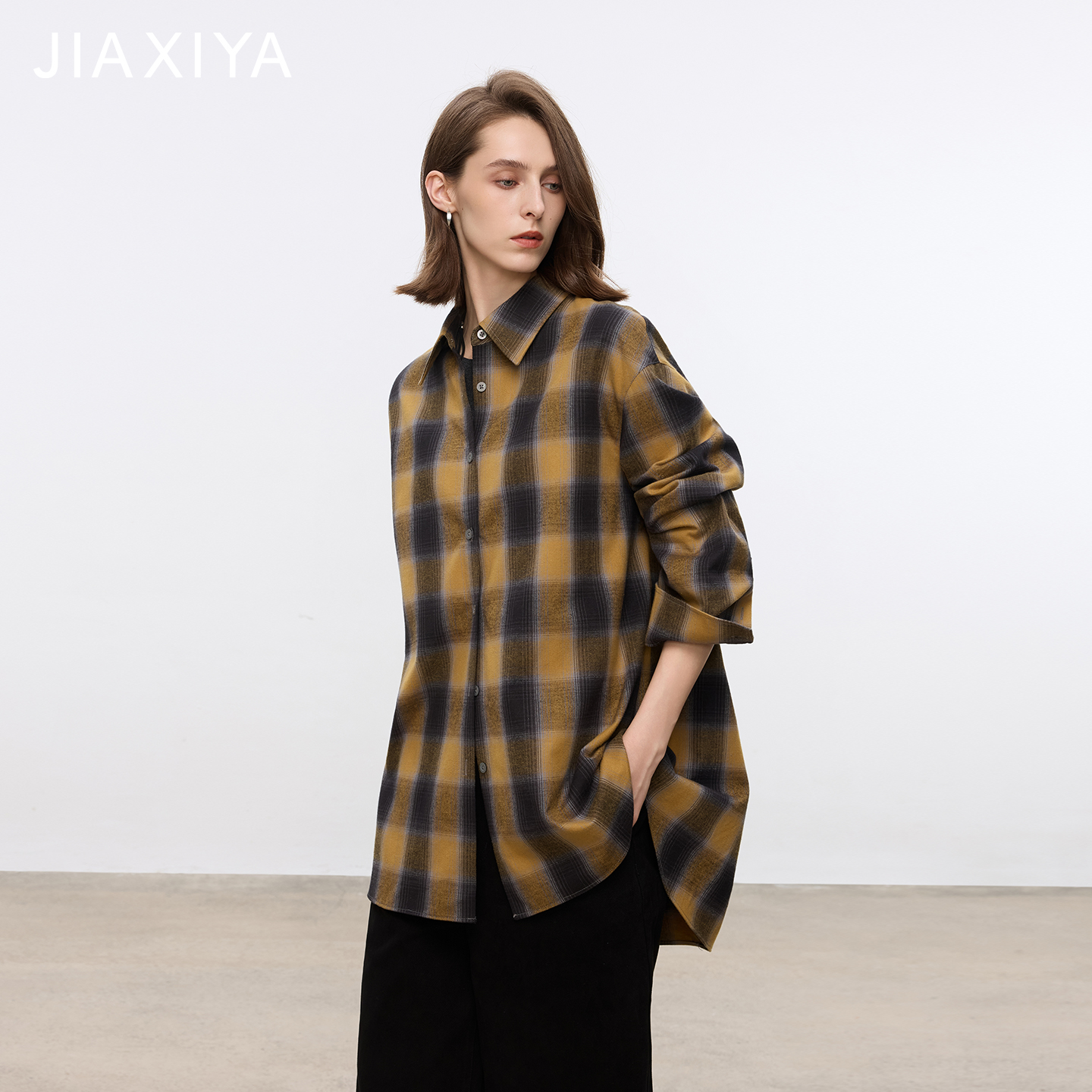 Retro-inspired color-woven cotton flannel heavyweight checkered shirt with contrasting paper-thin panels for a flattering, brightening effect - view 5
