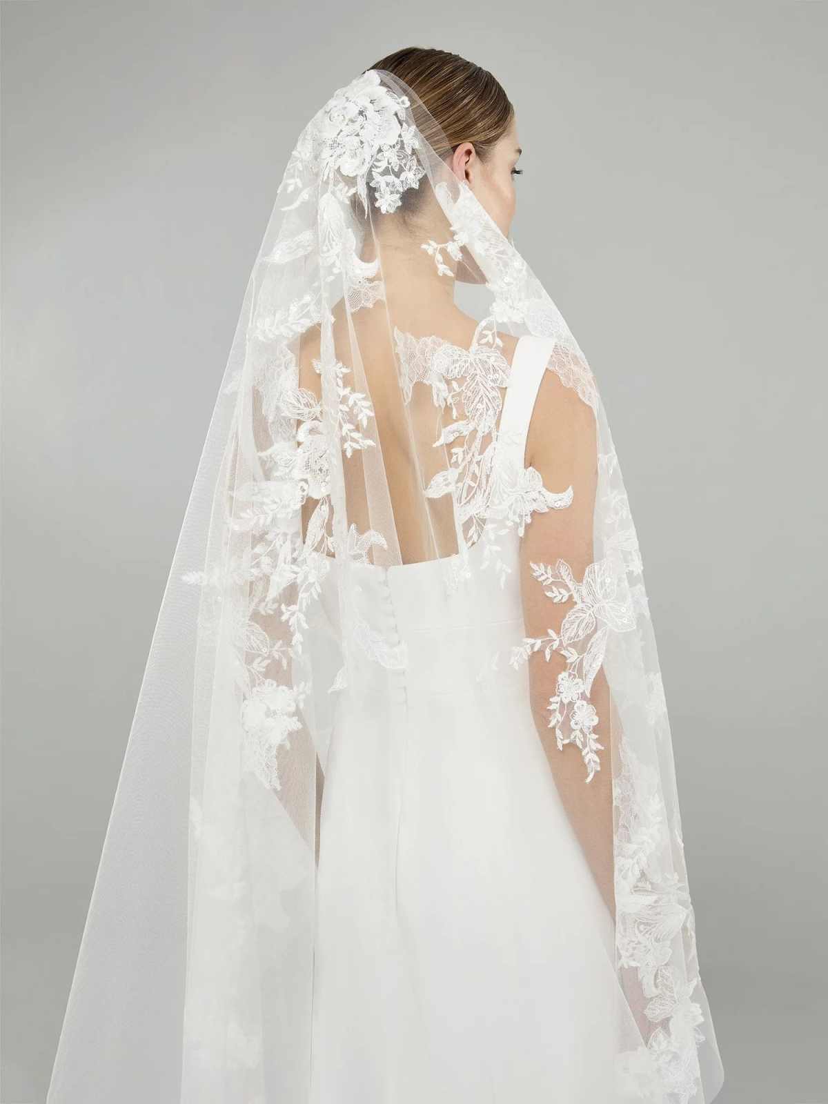 Gorgeous Lace Appliques Edge Bridal Veils 3M athedral Length Veils One Layer With Comb Customized Wedding Accessories