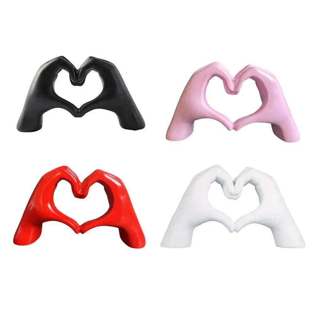 Love Heart Hand Figurine Heart-shaped Gesture Resin Statue Sculpture Home Office Wedding Party Desktop Decoration Ornament S260204