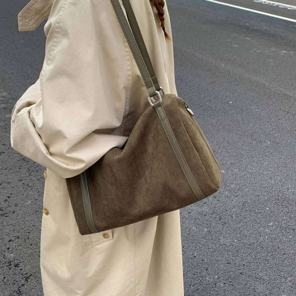 Premium Simple Solid Color Tote Bag, Autumn Winter Fashion Suede Shoulder for Women's, Retro Casual Commuting Crossbody Bag Y260204
