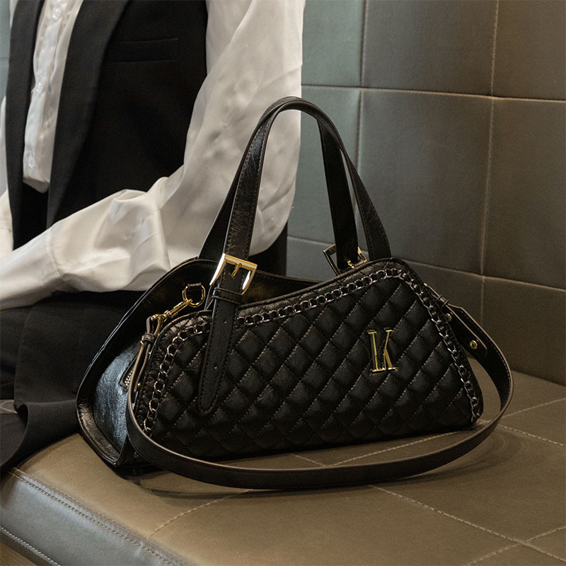 New Design LORDLY KNACK - A stylish and exclusive high-end commuter bag that pairs well with any outfit. Features a shoulder strap and a saddle-style 