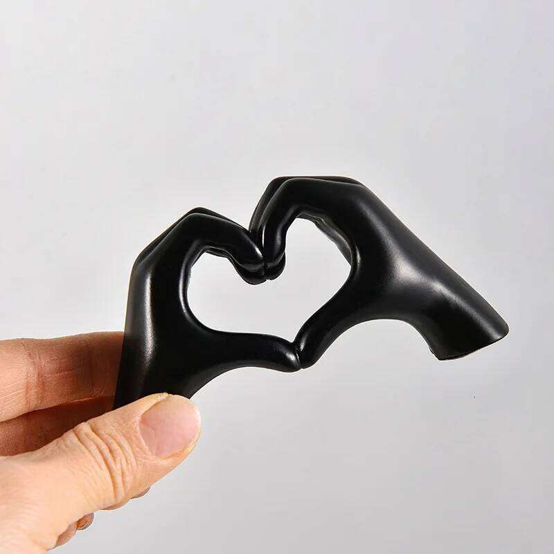 1pc Gesture Decoration Heart Finger Statue Modern Art Sculpture Decor Love Figurines Bedroom Home Desktop Wedding ornaments S260204