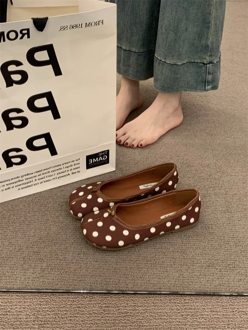 2026 Women Tabi Ninja Shoes Fashion Woman Microfiber Leather Comfy Flats Split Toe Slippers Soft Bottom Loafers Moccasins 260204