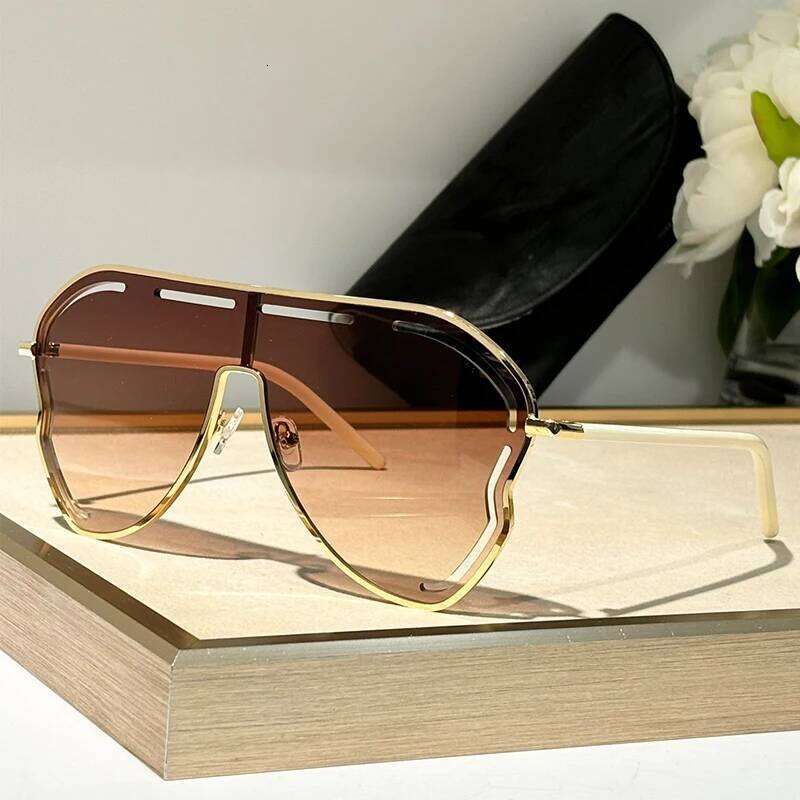 Alloy Big Frame Sunglasses for Men and Women High Quality Fashion Brand Designer Retro Glasses UV400 Outdoor Eyeglasses 26Y0205