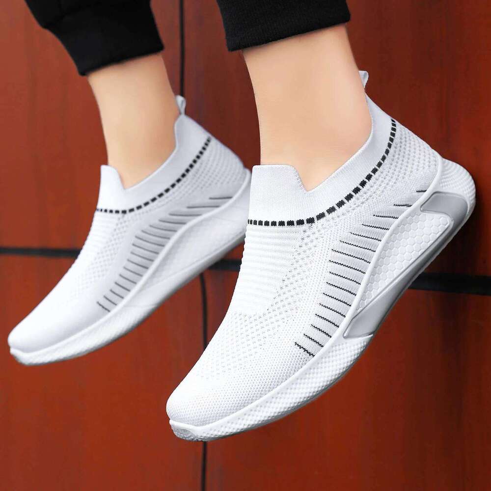 Spring men's tennis lightweight and comfortable casual sports fashionable flat discounted shoes free shipping