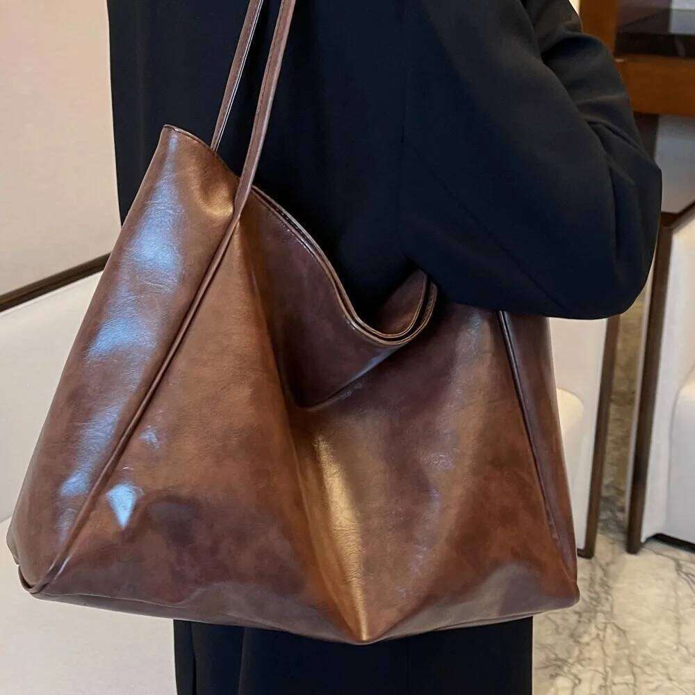 Autumn and winter new retro versatile shoulder casual soft foreign trade women's large capacity commuter tote bag Y260205