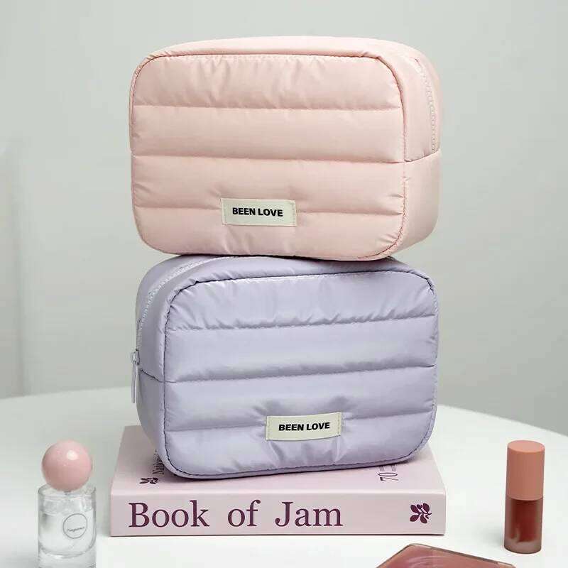 Portable High Capacity Makeup Elegant Down Storage Pouch Handheld Cosmetic Bag Durable Organizer for Travel Y260206