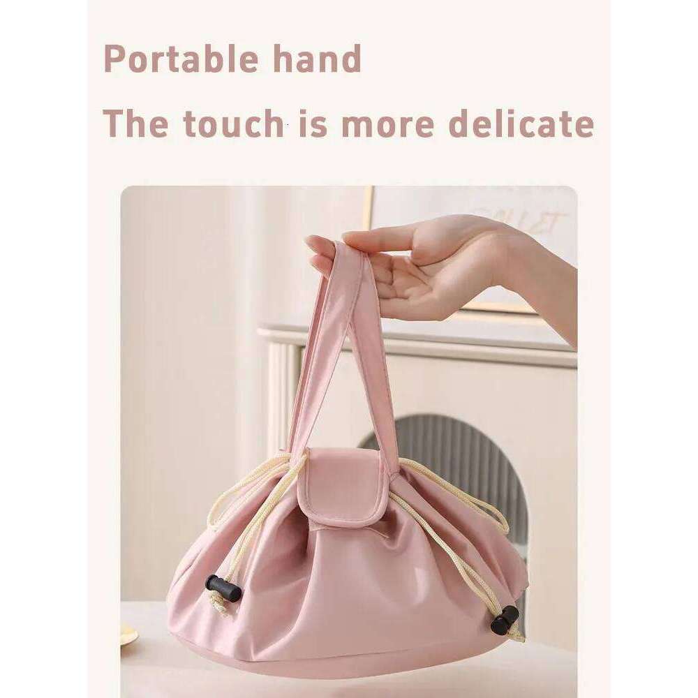 1PC 2025 Autumn/Winter new makeup large-capacity portable travel toiletry storage bag, drawstring bundle bag Y260206