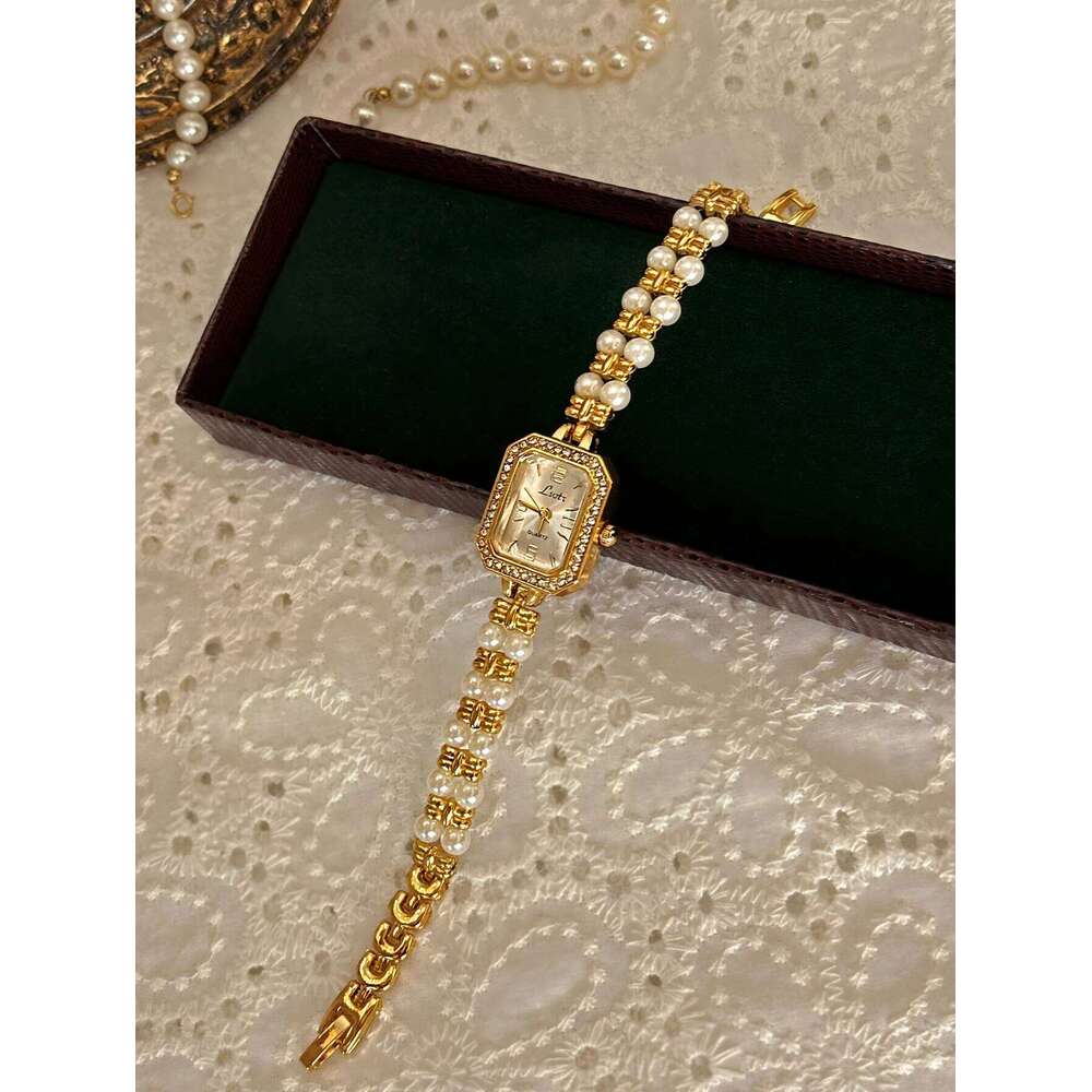 1 Piece of New French Fashionable Elegant Retro Watch with Pearl Strap, 30m Waterproof, Exquisite, Compact, Unique Niche Women's Quartz Watch, Su