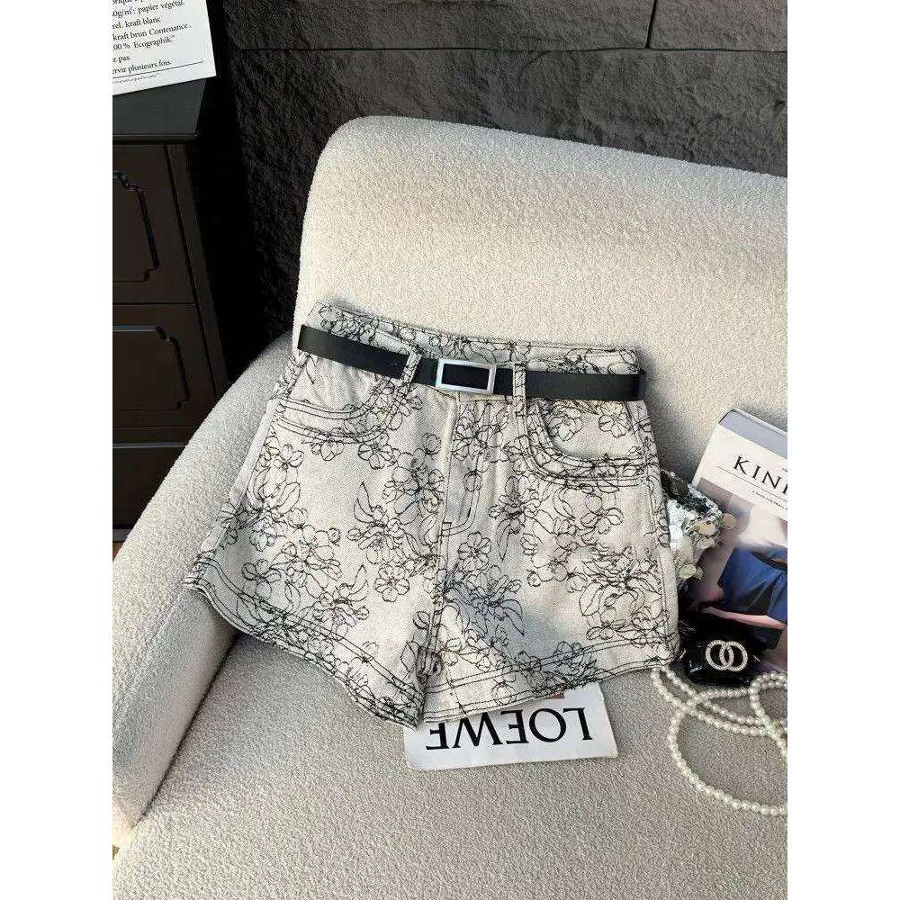 2025 Autumn New High-waisted Denim Women Spice Girls Embroidered Flowers A-word Jean Shorts C260206