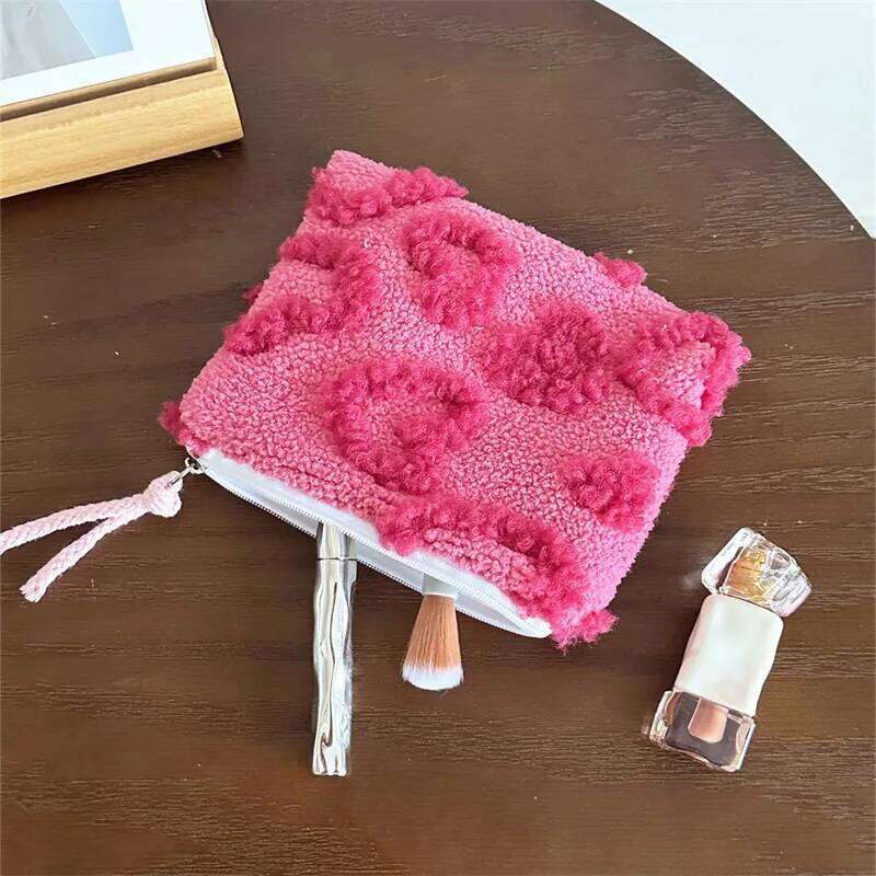 New Love Heart Makeup Women Small Cute Cosmetic Lipstick Pouch Student Organizer Travel Toiletry Sanitary Napkins Bag Y260206