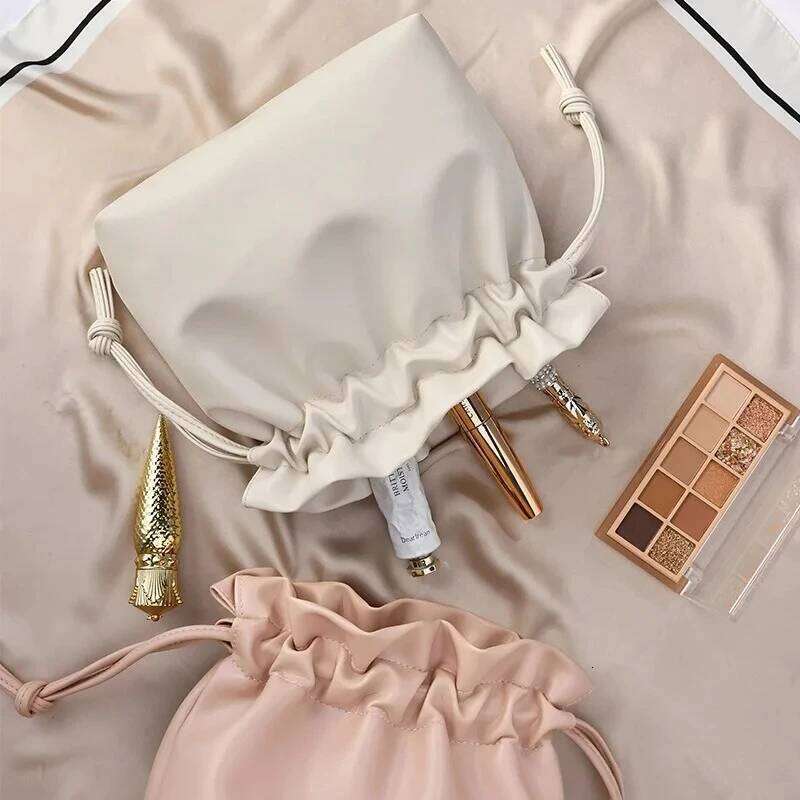 Ins Drawstring Makeup Woman Bag Large Capacity Skincare Storage Bags Portable Handbag Travel Cosmetic Organizer Y260206