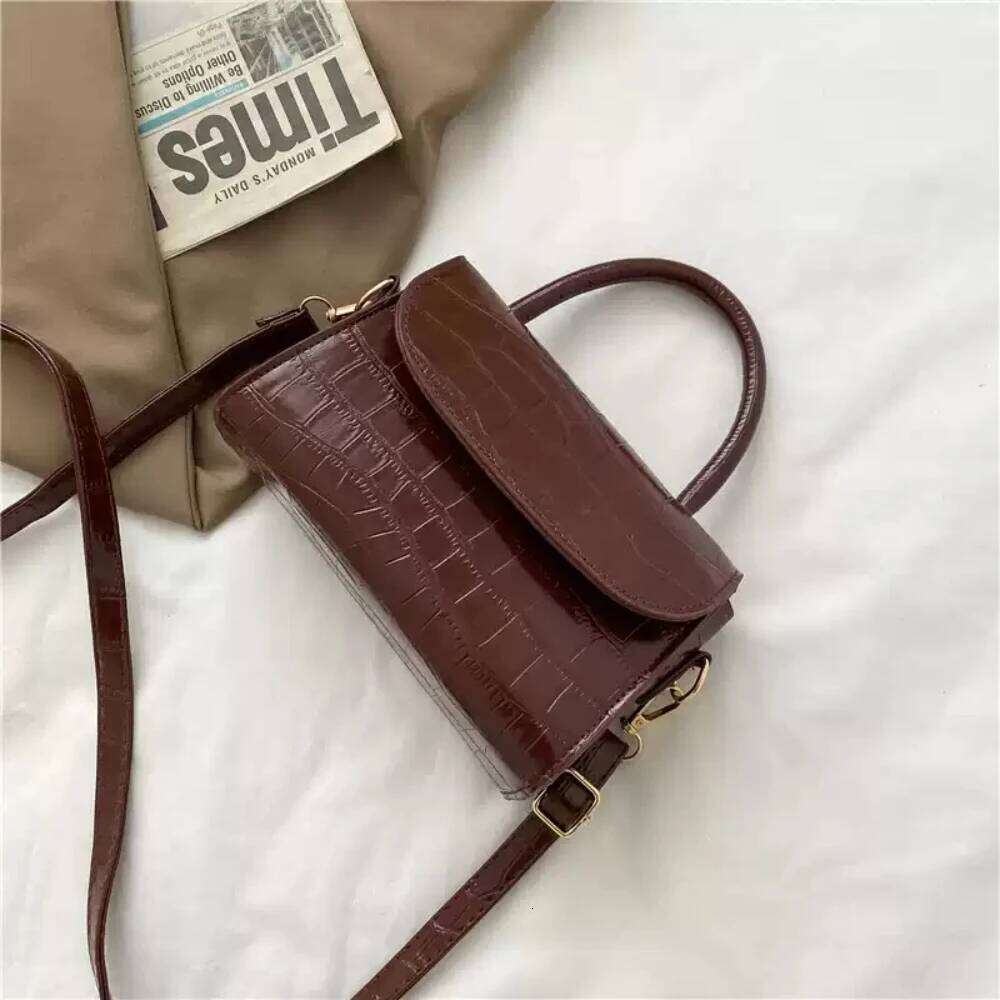 2025 New Fashion Women Handbag Light Luxury Delicate Texture Solid Color Crossbody Bag All-Matched Commute Shoulder Bags Y260205