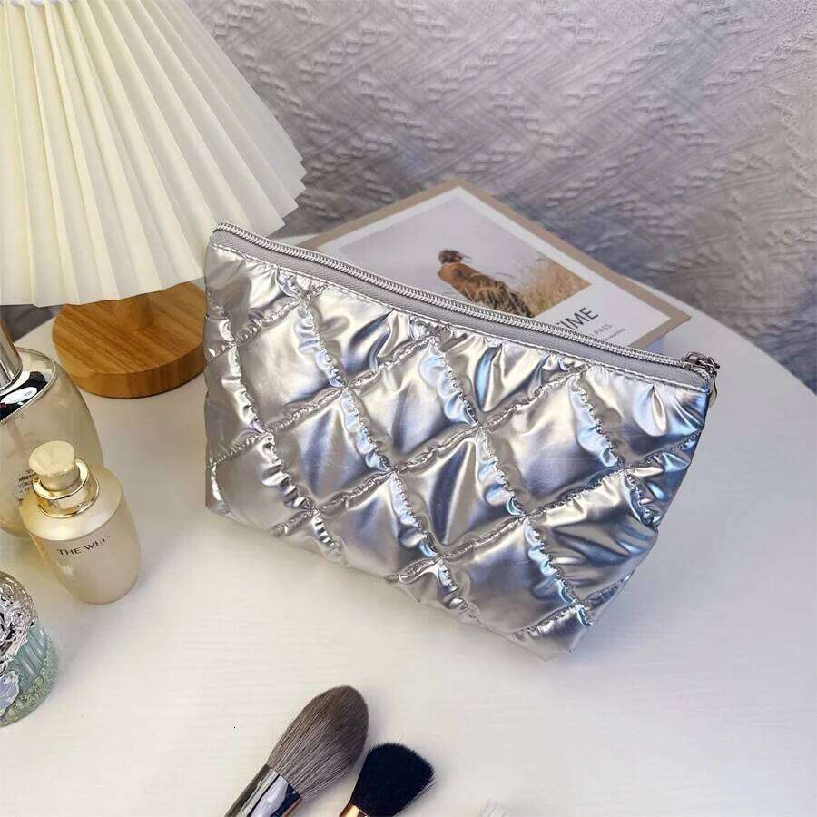 High style travel makeup bag for women, large capacity, hand held, high - end cosmetic organizer Y260206