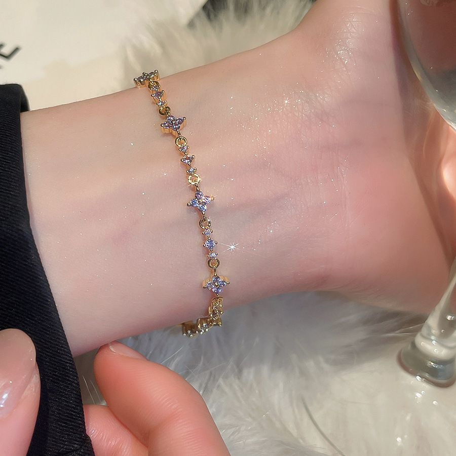 Korean-style ultra-feminine minimalist zircon flower bracelet, light luxury high-end feel, fashionable and exquisite hand accessory with a unique desi - view 4