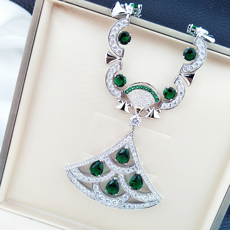 Necklace New Product: Fan-Shaped Necklace With Gold-Plated Pendant, Luxurious And High-End Necklace Evening Party Accessory For Women Necklace