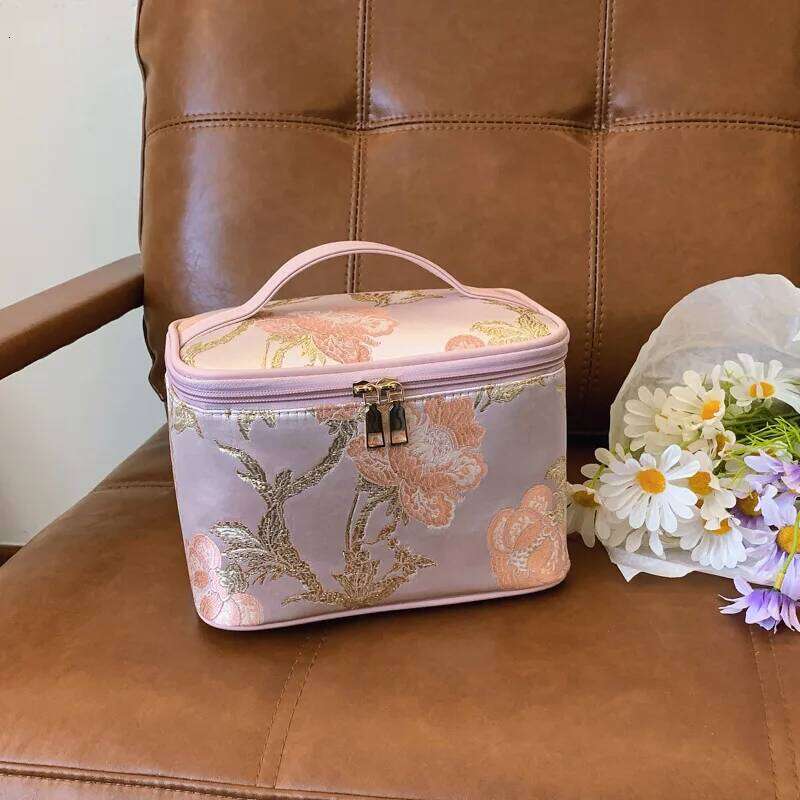 Fashion Women Makeup Portable Cute Ladies Cosmetic Toiletry Storage Pouch Handbag New Cotton Quilted Zipper Bag Y260206