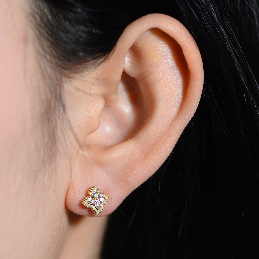 bestseller S925 sterling silver diamond-encrusted four-leaf clover for women, fashionable, simple, light luxury ins earrings