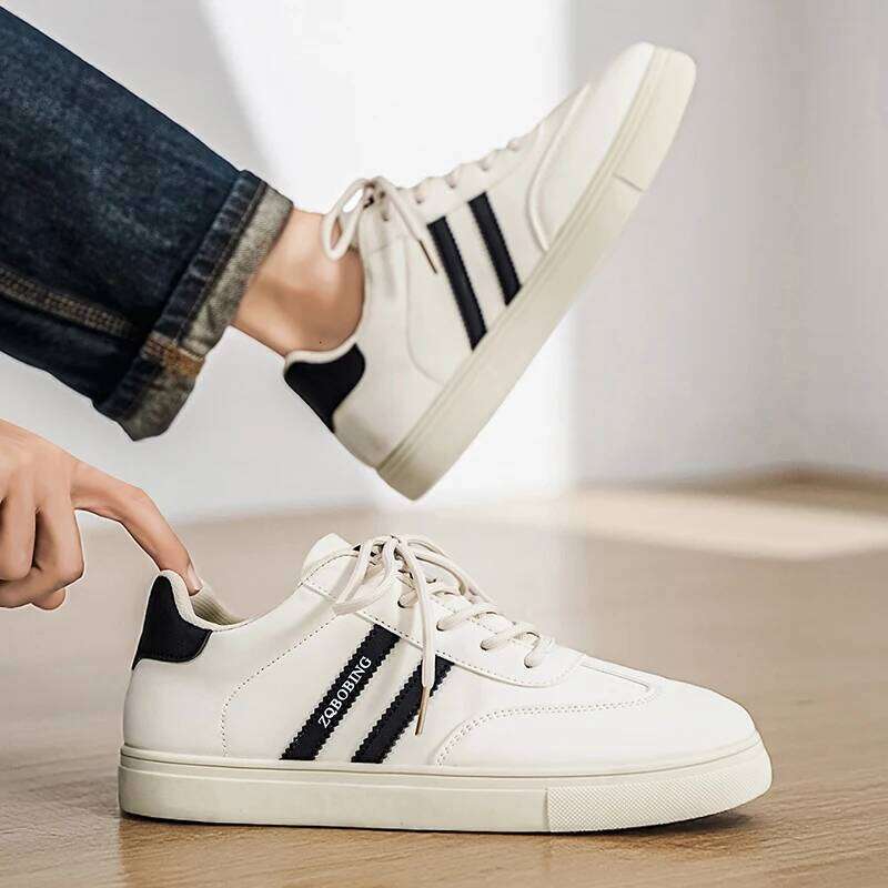 2026 Spring Autumn New Model Wear-Resistant Lightweight Retro for Men, Popular Student Campus Black and White Color Matching Casual Sneakers