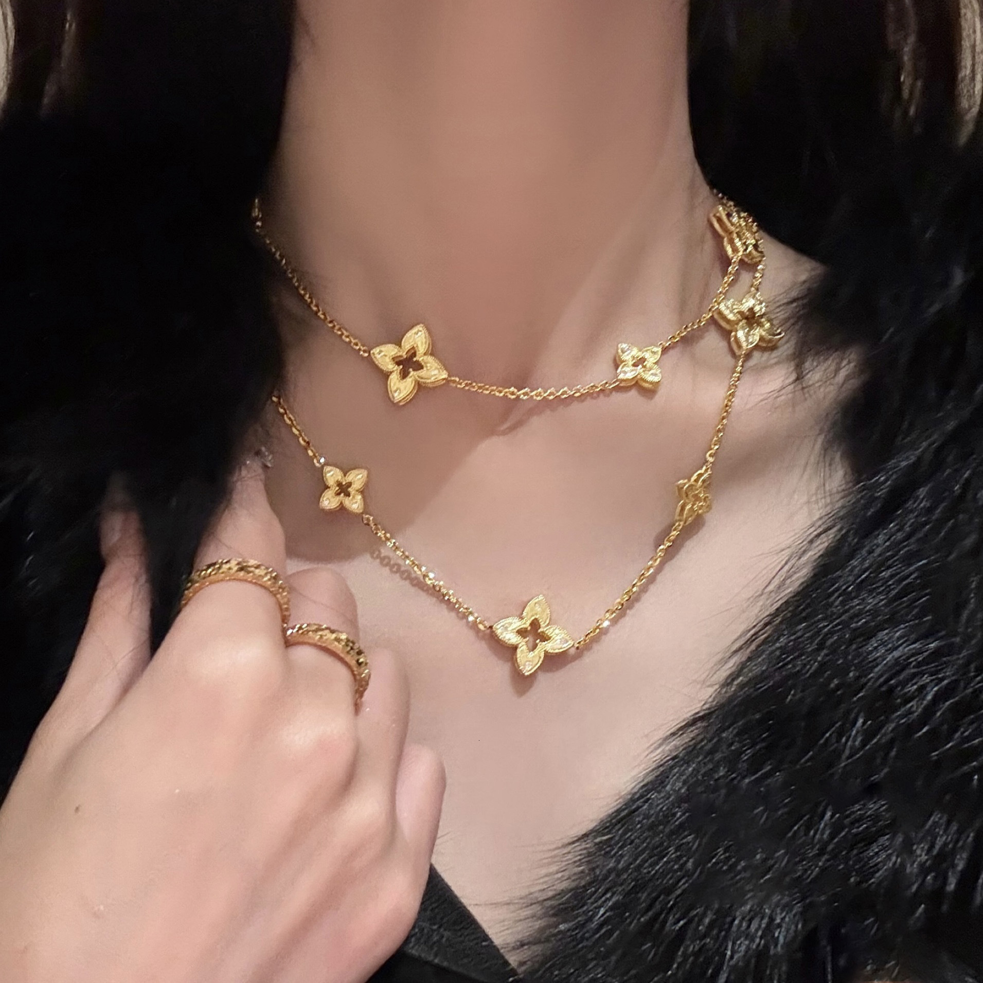 Designer Necklace Gold plated Zirconium Rhombic Hollow Striped Flower Necklace Pointed edge High end Collar Style Classical Light and Luxurious Jewelr - view 7