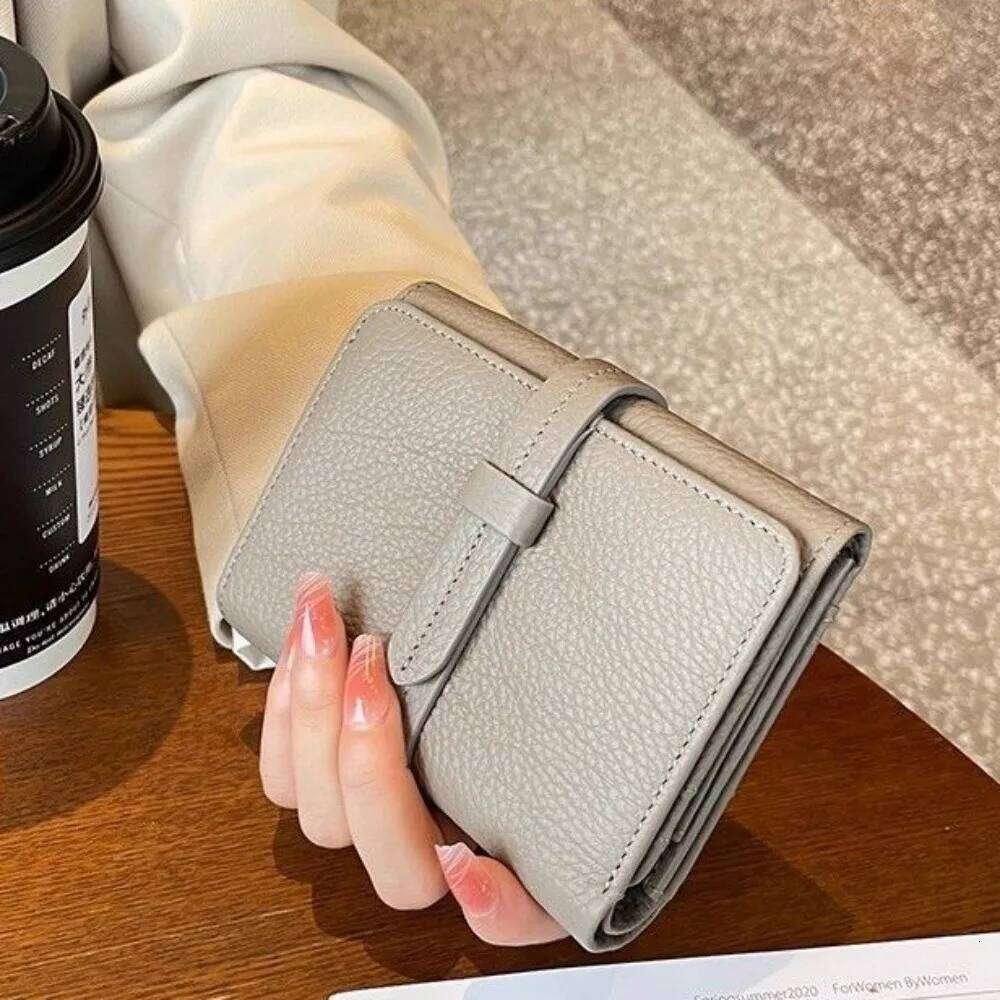PU Women's Large Capacity Folding Leather Purse Solid Color Pull-out Design Short Wallet for Women Y260206