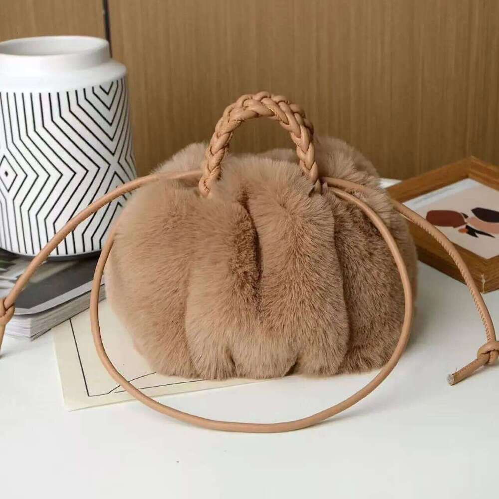 Autumn versatile simple solid color portable hair women's autumn and winter new pleated cloud bag high-end plush XJ260129