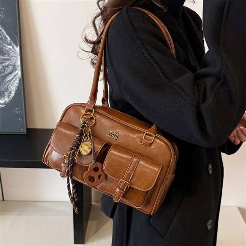 Women Multi-Pocket Tote Shoulder Bag with Golden-Tone Hardware & Letter, Stylish Handbag Purse for Travel, Work, Shopping, Dates Y260205