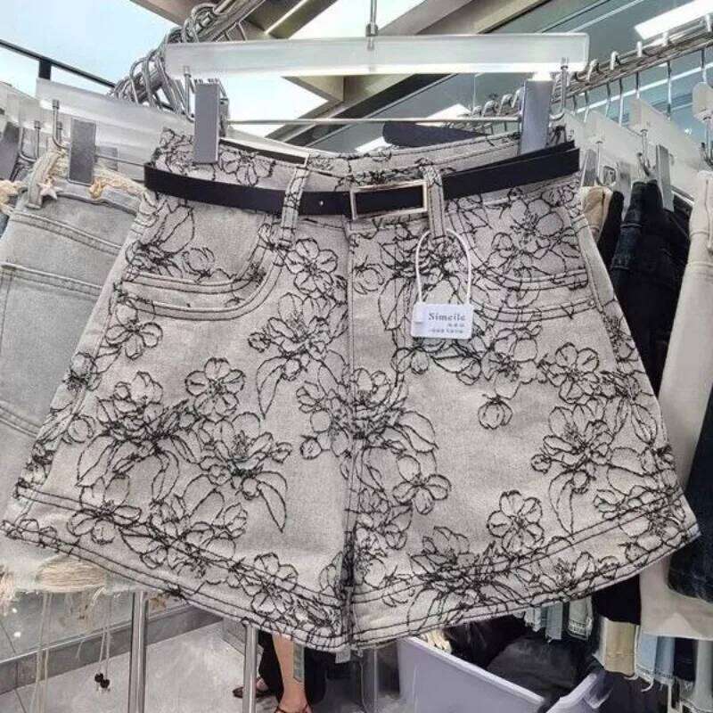 2025 Autumn New High-waisted Denim Women Spice Girls Embroidered Flowers A-word Jean Shorts C260206