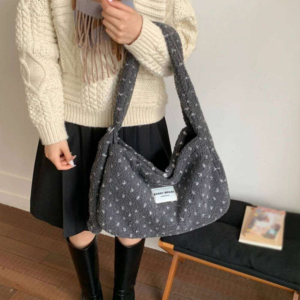 New Autumn and Winter Plush Love Shopping Large Capacity Crossbody Bag, Single Shoulder Furry Bag XJ260129