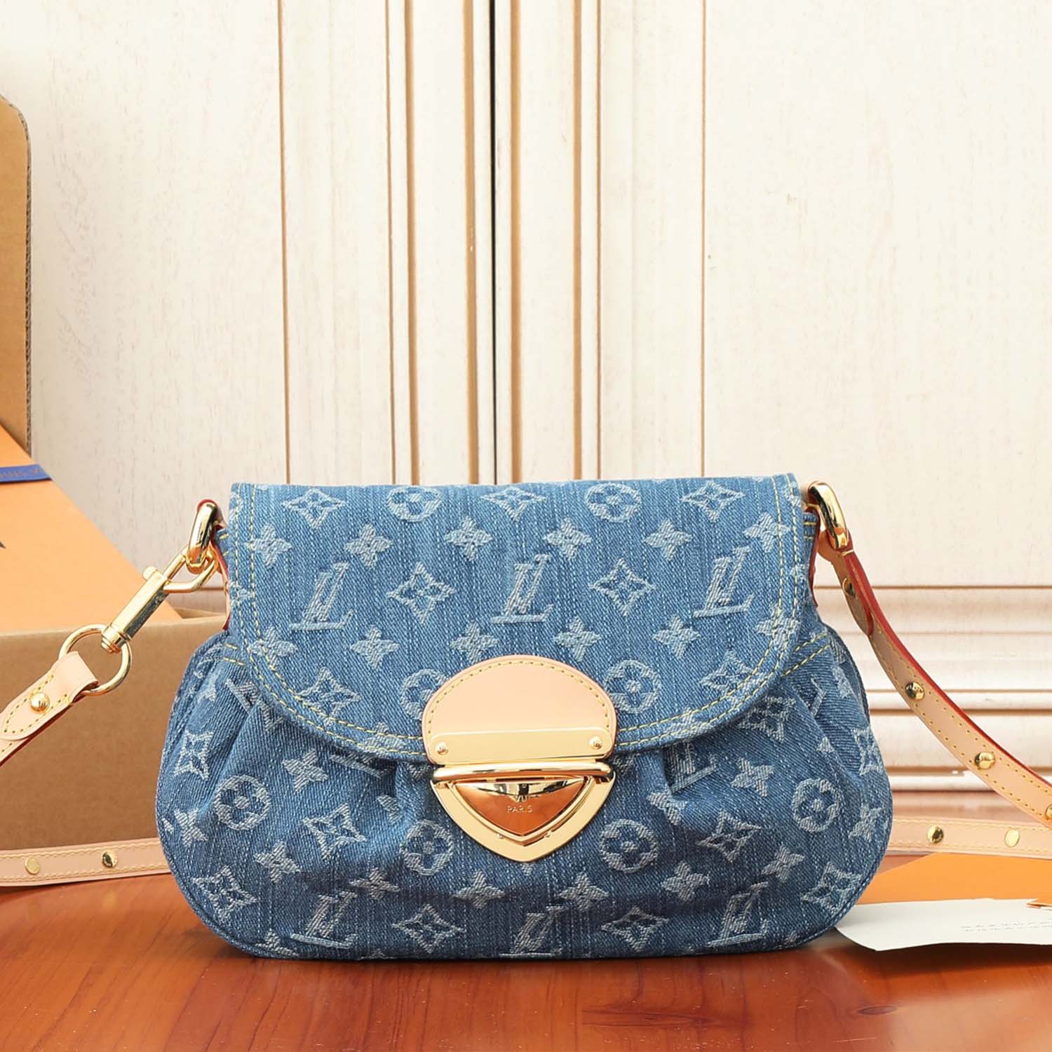 Denim Totes Designer Bags Shoulder Chain Bags Fashion Genuine Leather Embossed Crossbody Old Flower Handbags Luxury bag Letters Stripe Armpit Cowboy Backpack